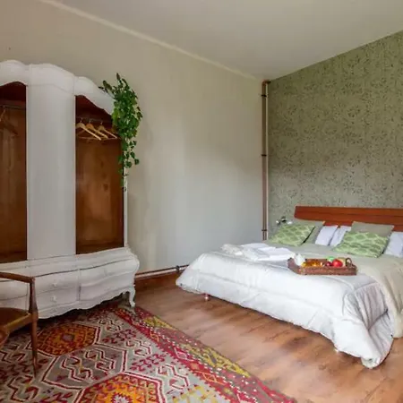 לינה וארוחת בוקר Bequi *